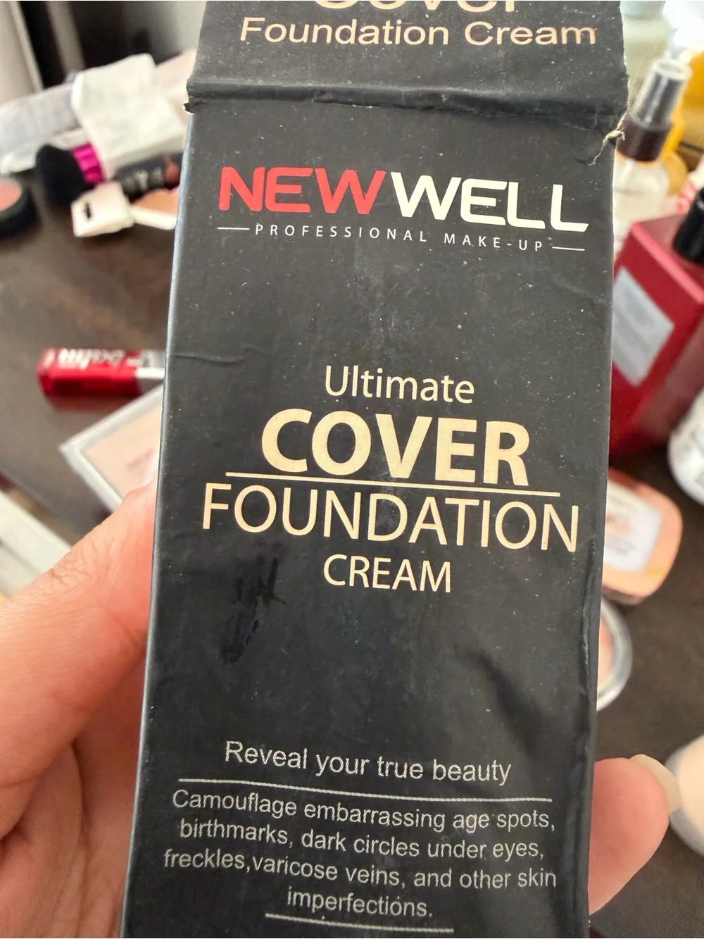 Hydrating Liquid Foundation - Beige with Gold Pump with free gift